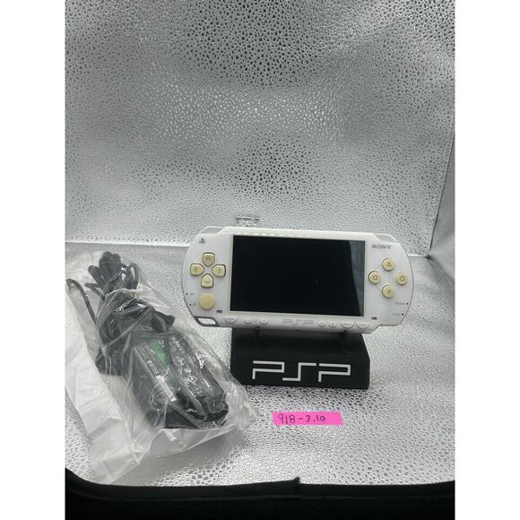 White psp 1000 w/charger - Picture 1 of 9